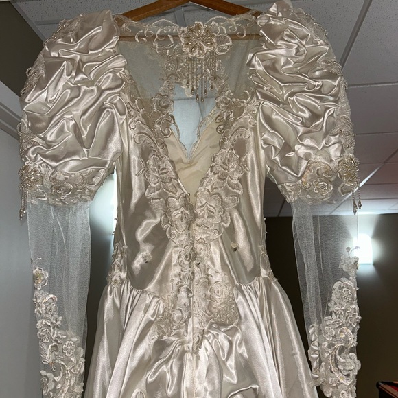 WEDDING DRESS | Women’s Wedding dress size 2-4 - Picture 10 of 10